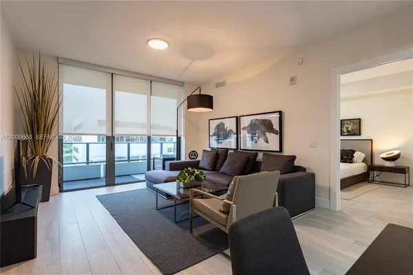 $5,000 | 2960 Northeast 207th Street, Unit 904, Aventura, FL 33180