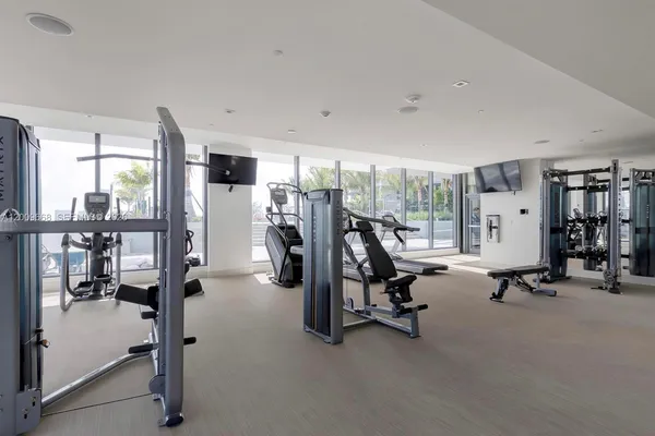 $5,000 | 2960 Northeast 207th Street, Unit 904, Aventura, FL 33180