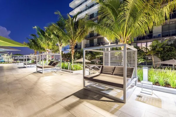 $5,000 | 2960 Northeast 207th Street, Unit 904, Aventura, FL 33180