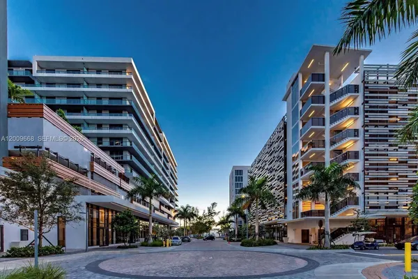 $5,000 | 2960 Northeast 207th Street, Unit 904, Aventura, FL 33180