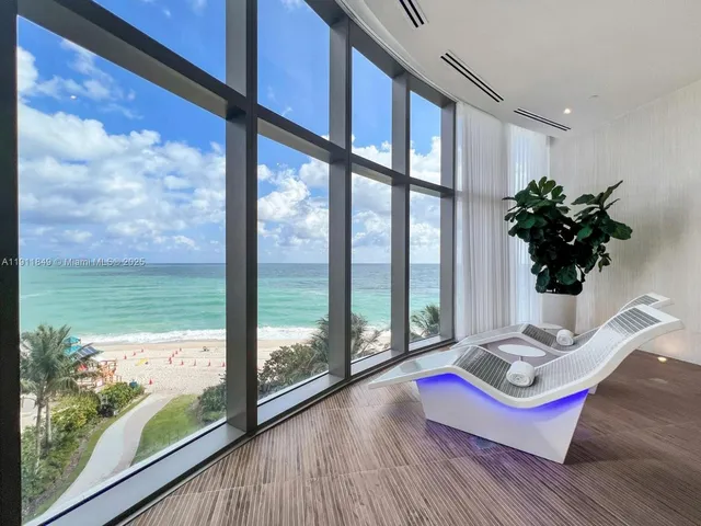 $13,900 | 15701 Collins Avenue, Unit 703, Sunny Isles Beach, FL 33160