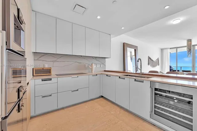 $13,900 | 15701 Collins Avenue, Unit 703, Sunny Isles Beach, FL 33160