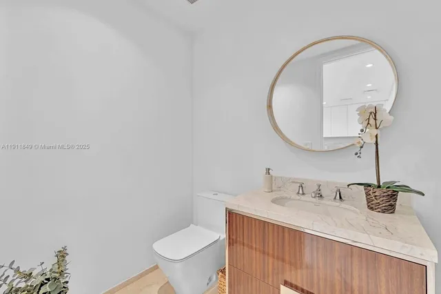 $13,900 | 15701 Collins Avenue, Unit 703, Sunny Isles Beach, FL 33160