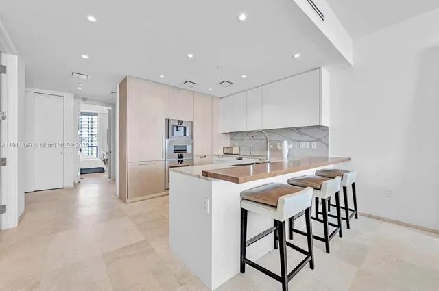 $13,900 | 15701 Collins Avenue, Unit 703, Sunny Isles Beach, FL 33160