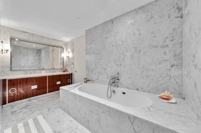 $13,900 | 15701 Collins Avenue, Unit 703, Sunny Isles Beach, FL 33160