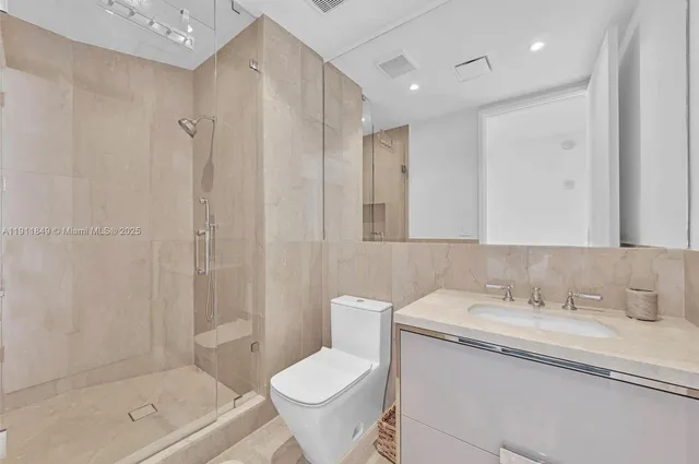 $13,900 | 15701 Collins Avenue, Unit 703, Sunny Isles Beach, FL 33160