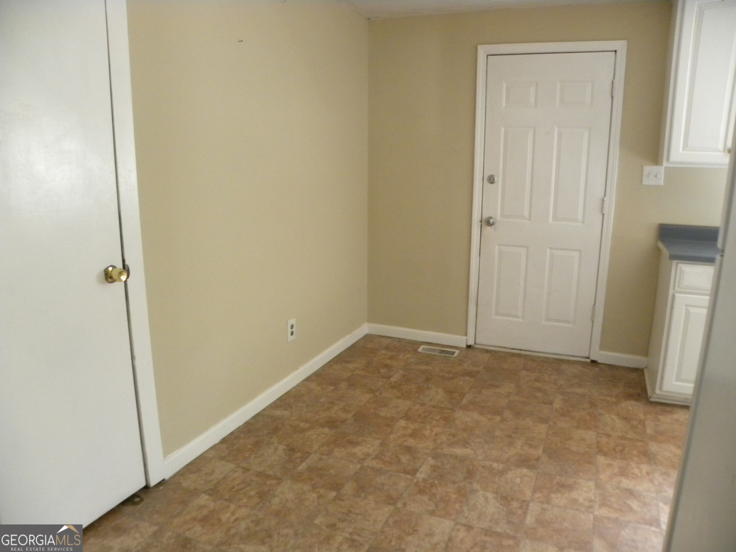 225 South Webb Street Hartwell, GA 30643 - Photo 13 of 24 a view of an empty room