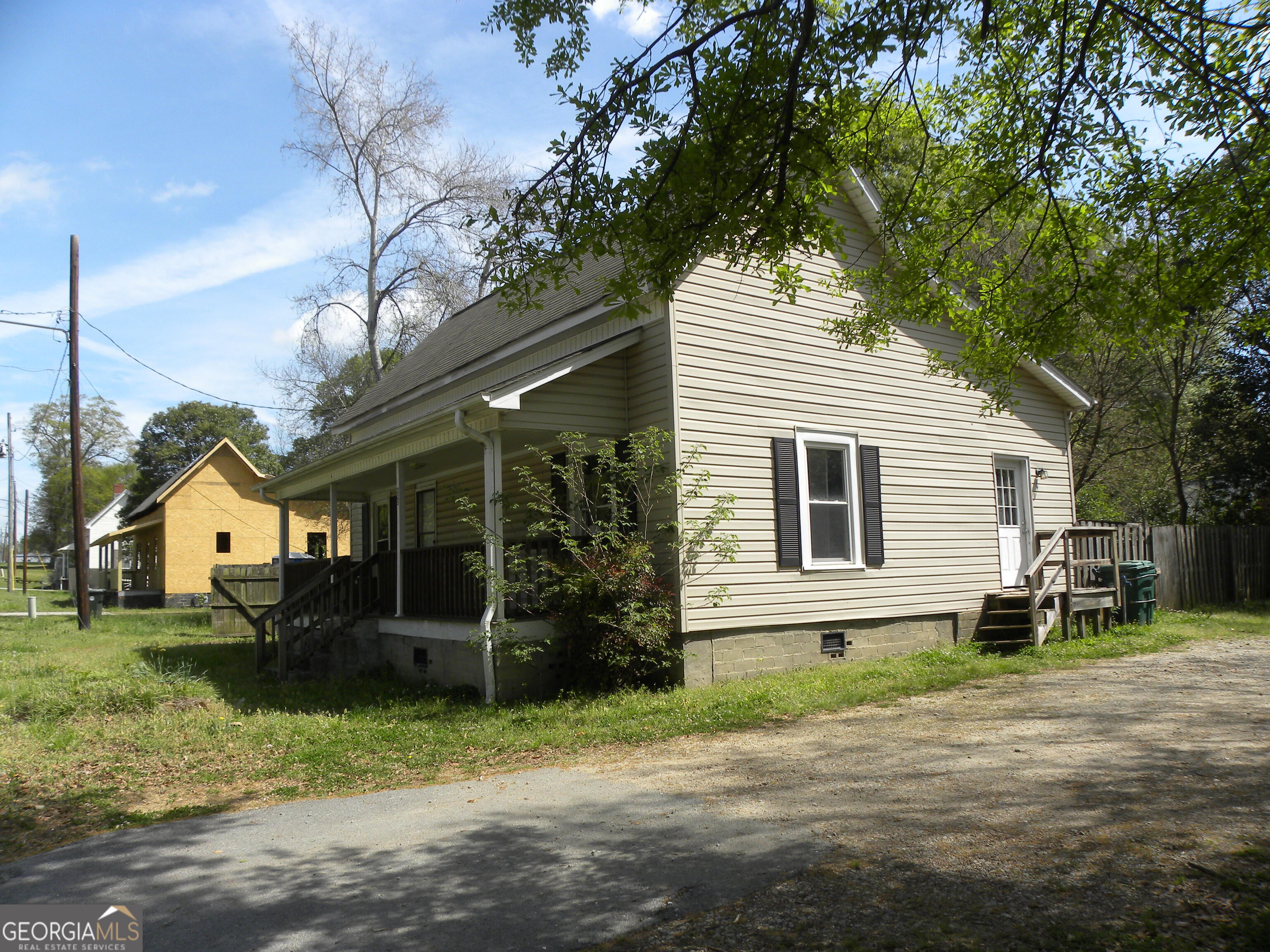 225 South Webb Street Hartwell, GA 30643 - Photo 23 of 24 a front view of a house with garden