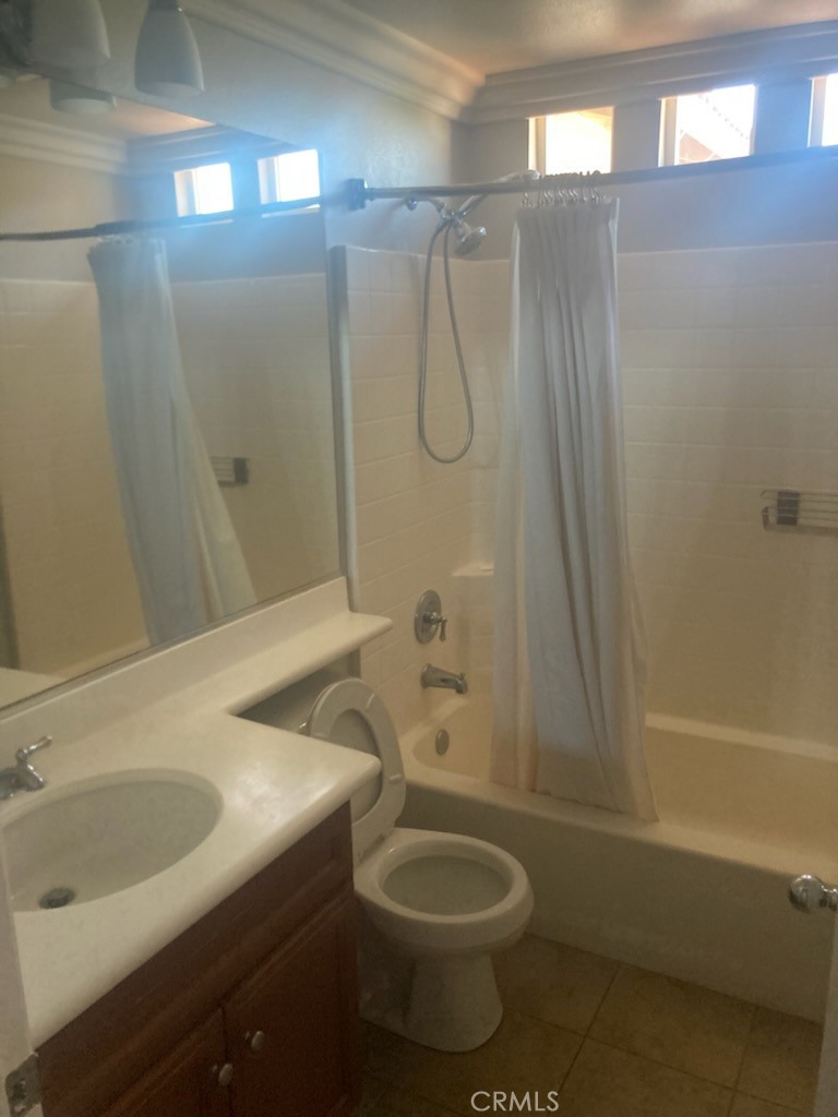 61 Autumn Irvine, CA 92602 - Photo 5 of 14 a bathroom with a sink toilet and shower