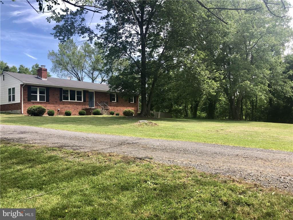 14840 Sugarland Road Poolesville, MD 20837 - Photo 3 of 28