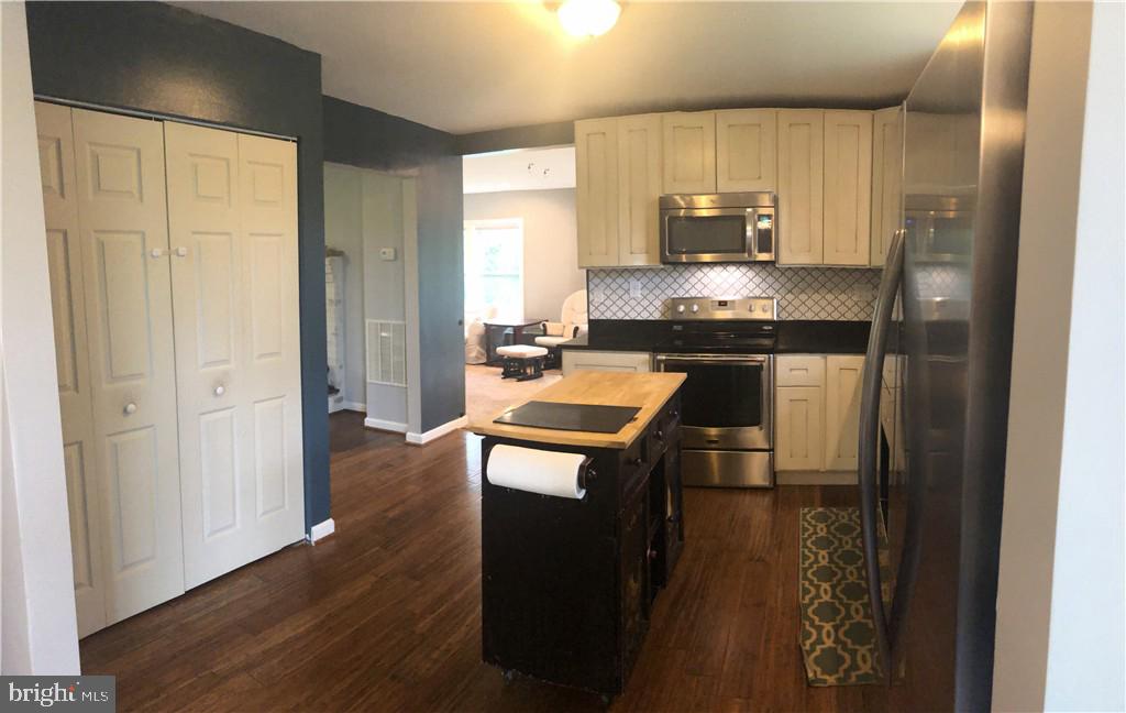 14840 Sugarland Road Poolesville, MD 20837 - Photo 8 of 28