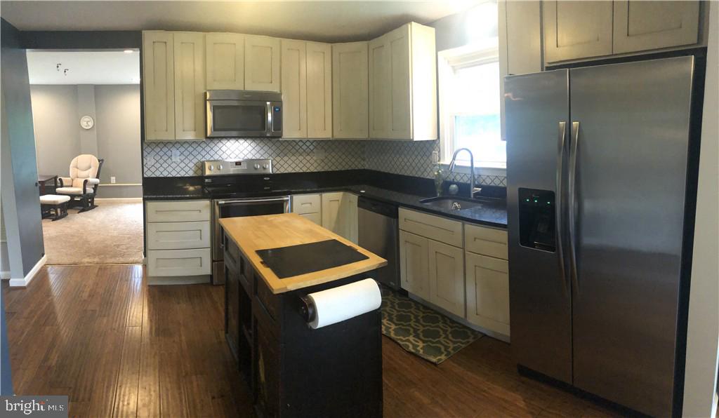 14840 Sugarland Road Poolesville, MD 20837 - Photo 9 of 28