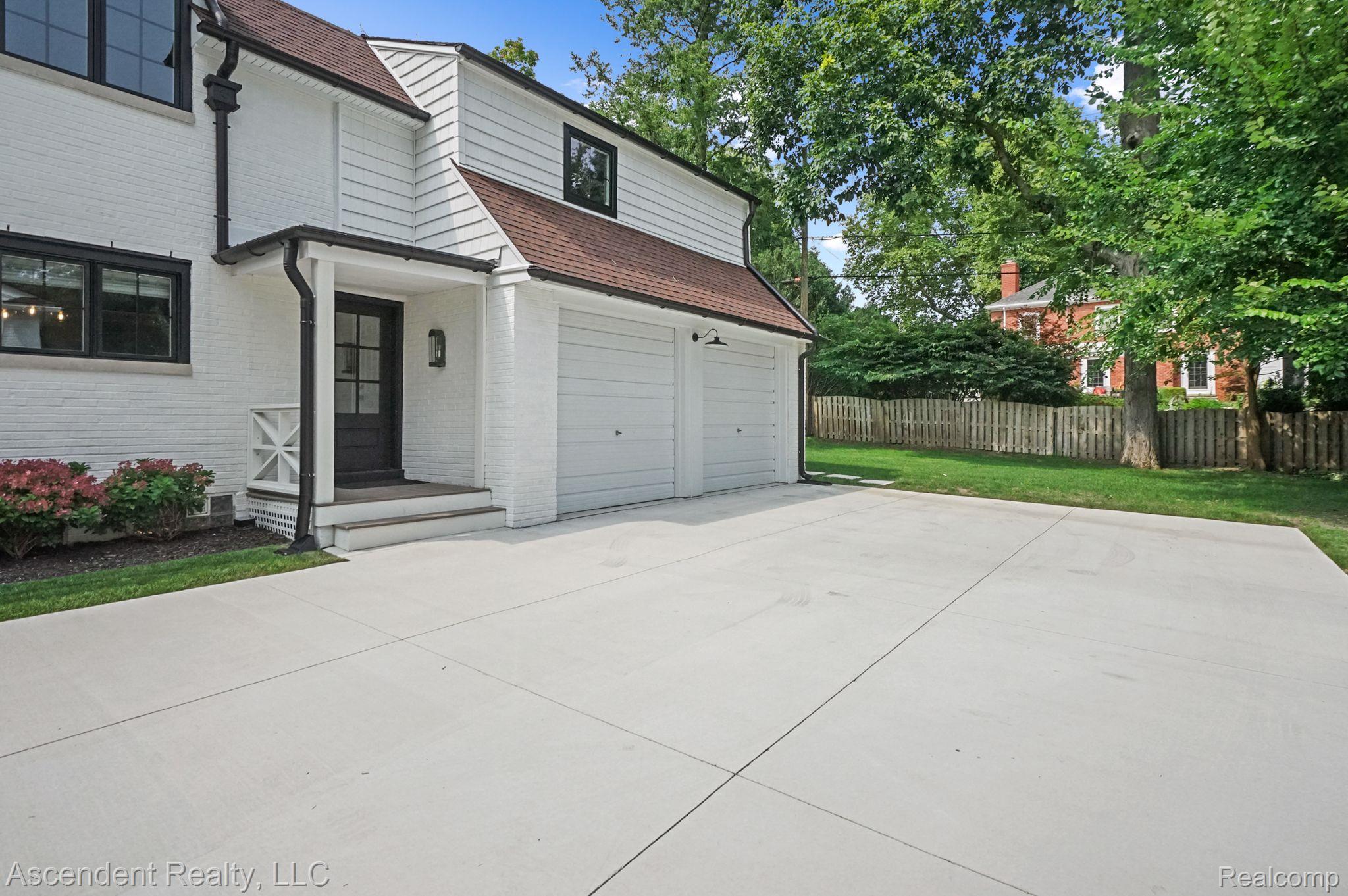 2664 Amberly Road Bloomfield Hills, MI 48301 - Photo 42 of 44 Side entry garage