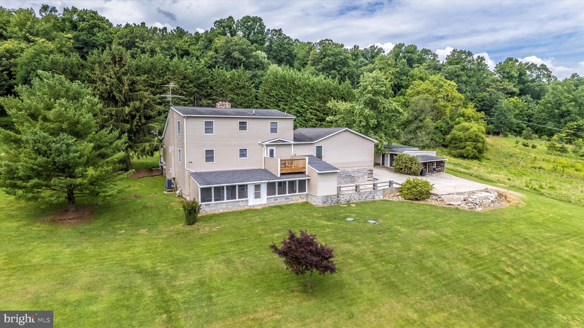 11007 Pleasant Walk Road Myersville, MD 21773 - Photo 4 of 63