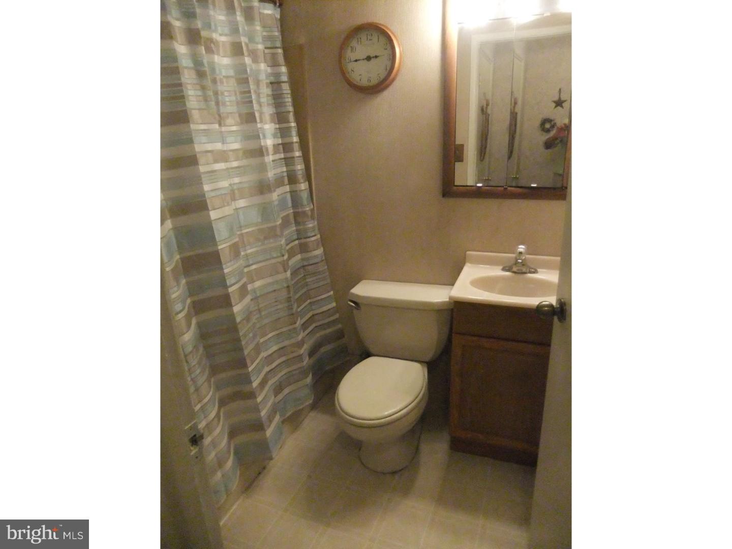 7 Winding Road Levittown, PA 19057 - Photo 6 of 25 Gallery Image 6