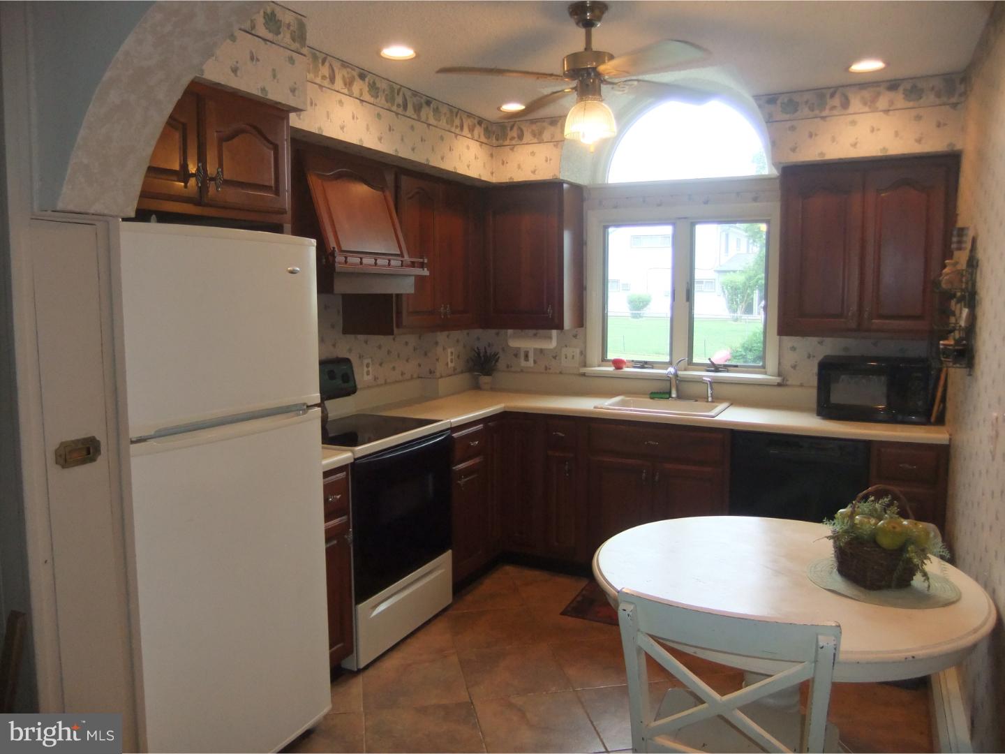 7 Winding Road Levittown, PA 19057 - Photo 7 of 25 Gallery Image 7