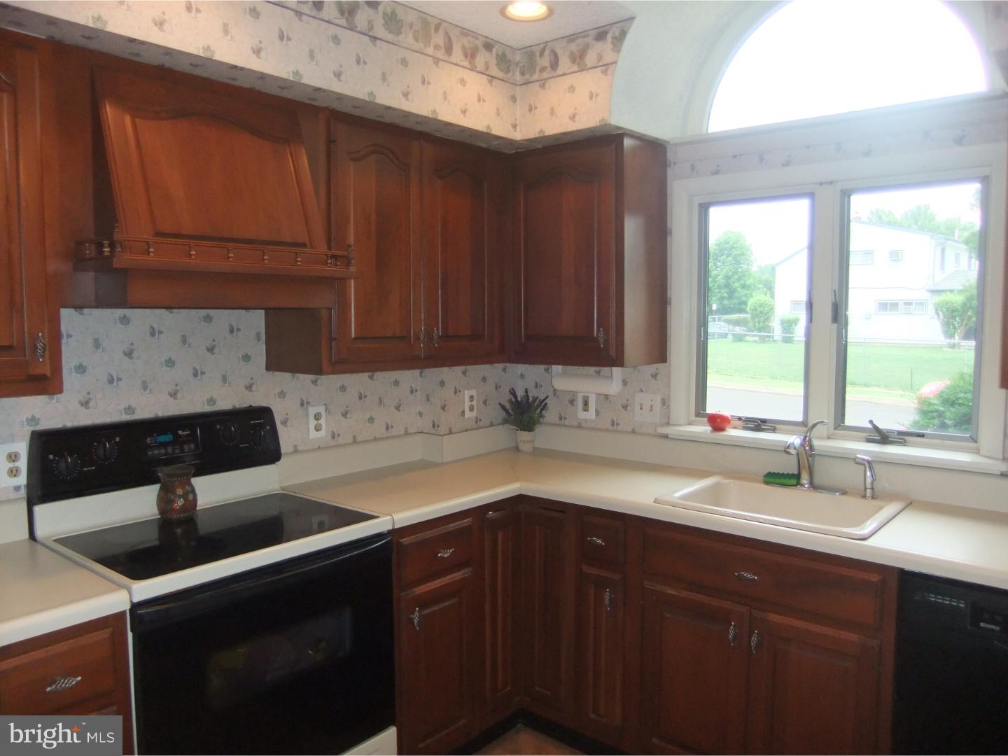 7 Winding Road Levittown, PA 19057 - Photo 8 of 25 Gallery Image 8