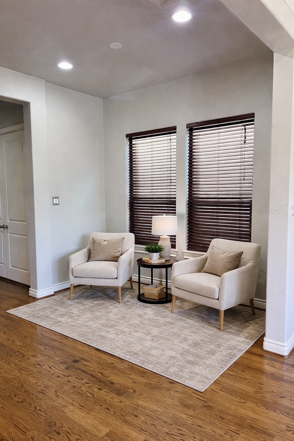 5719 Darling Street Houston, TX 77007 - Photo 20 of 35 a living room with furniture and a large window