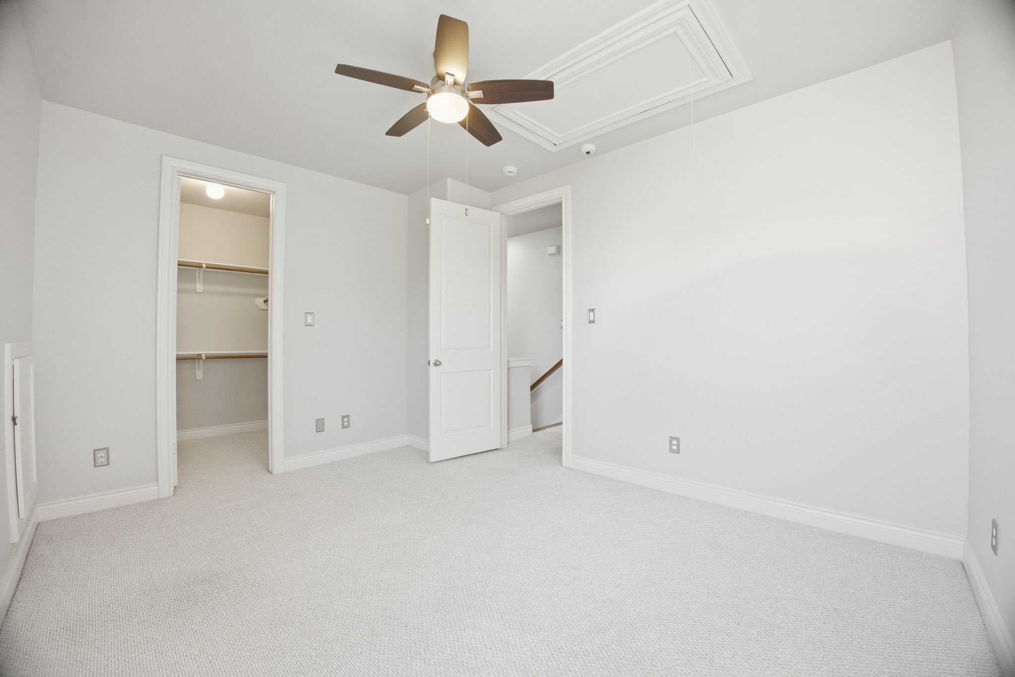 5719 Darling Street Houston, TX 77007 - Photo 25 of 35 an empty room with chandelier fan