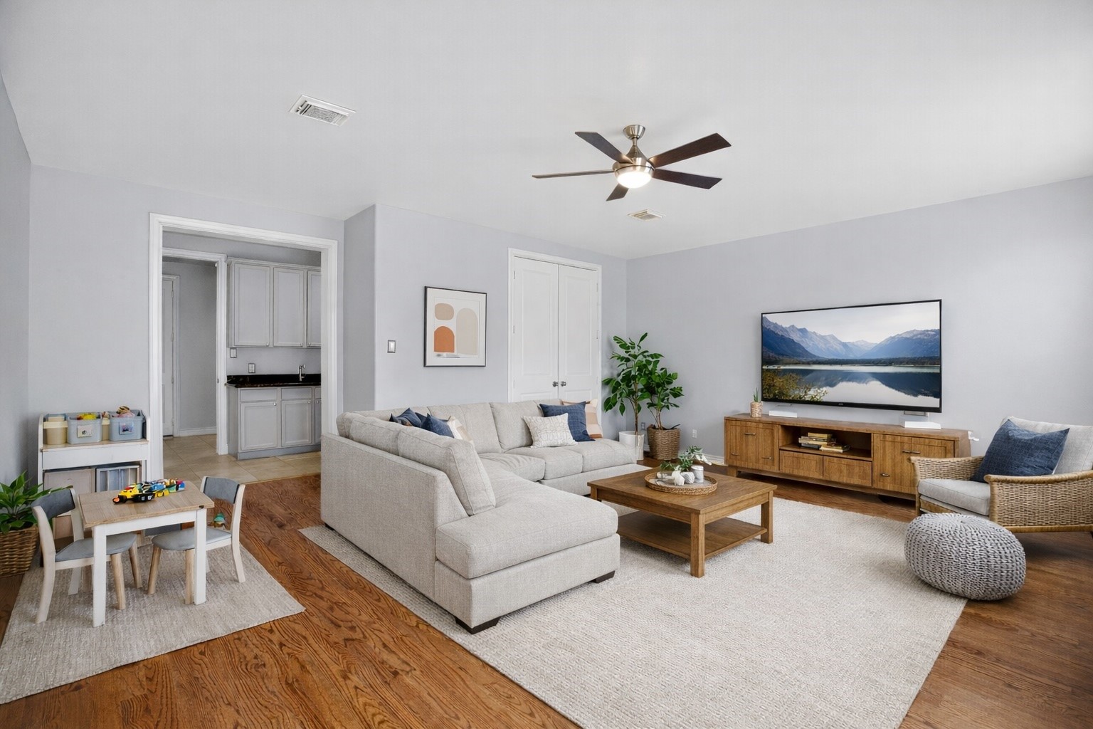 5719 Darling Street Houston, TX 77007 - Photo 5 of 35 a living room with furniture and a flat screen tv