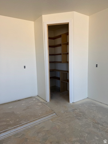 5005 North 75 East Enoch, UT 84721 - Photo 14 of 37 View of closet