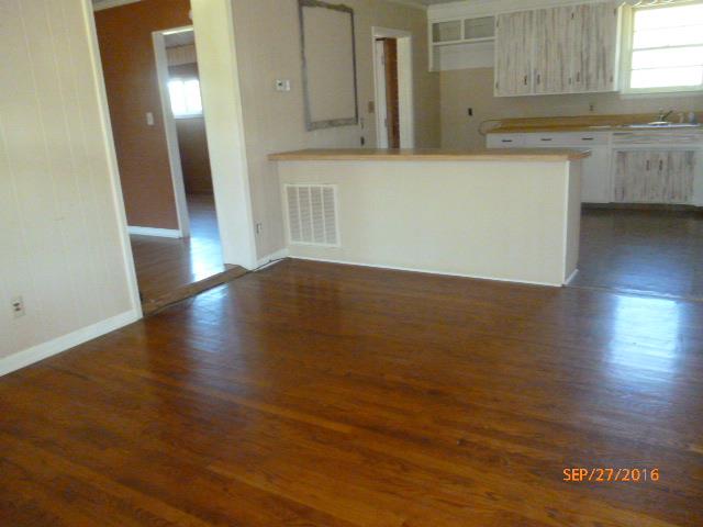 1015 Cheek Road Cumberland Furnace, TN 37051 - Photo 4 of 9 Kitchen/dining area