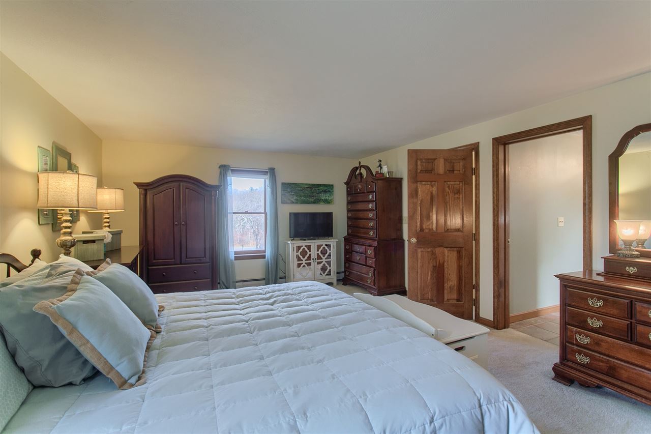 11 Meadowbrook Road Derry, NH 03038 - Photo 15 of 28