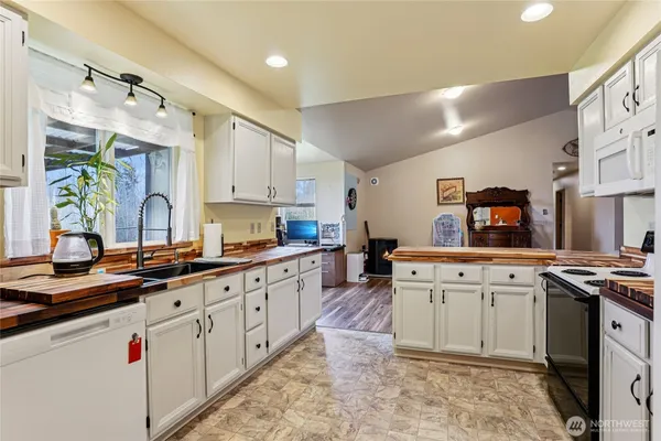 $750,000 | 9509 237th Street East, Graham, WA 98338