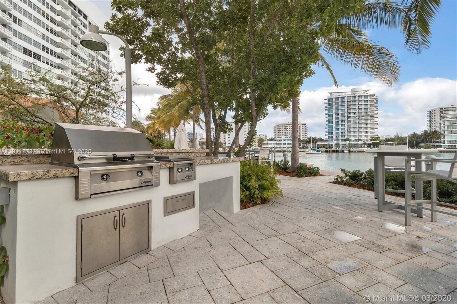20 Island Avenue, Unit 209 Miami Beach, FL 33139 - Photo 8 of 12 a view of a patio with a table and chairs