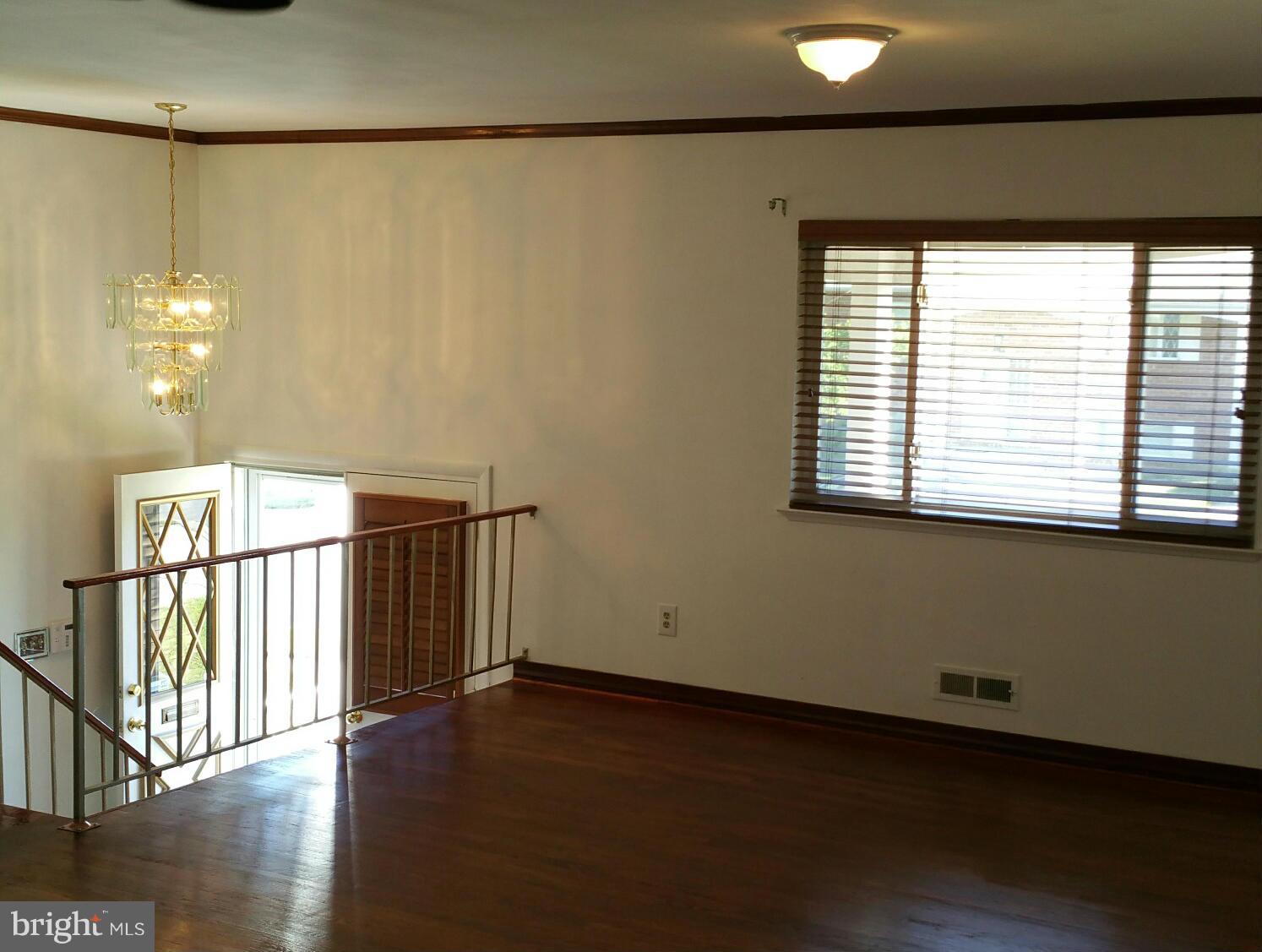 6729 Brompton Road Baltimore, MD 21207 - Photo 8 of 24 Living Room