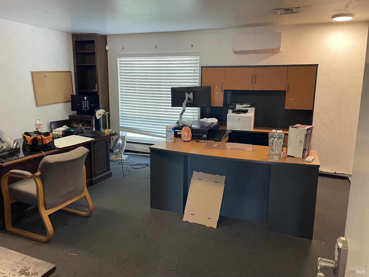 1487 Lemon Street Vallejo, CA 94590 - Photo 27 of 29 a work place with table and chairs