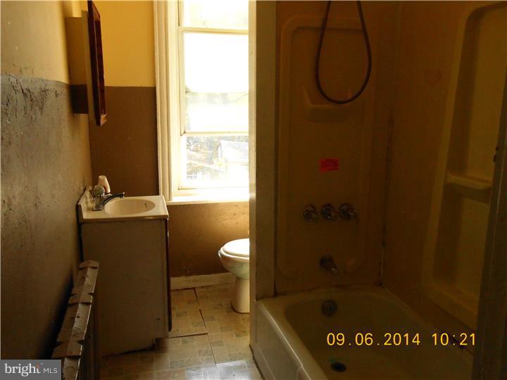 510 Springfield Road Aldan, PA 19018 - Photo 12 of 18 Bathroom