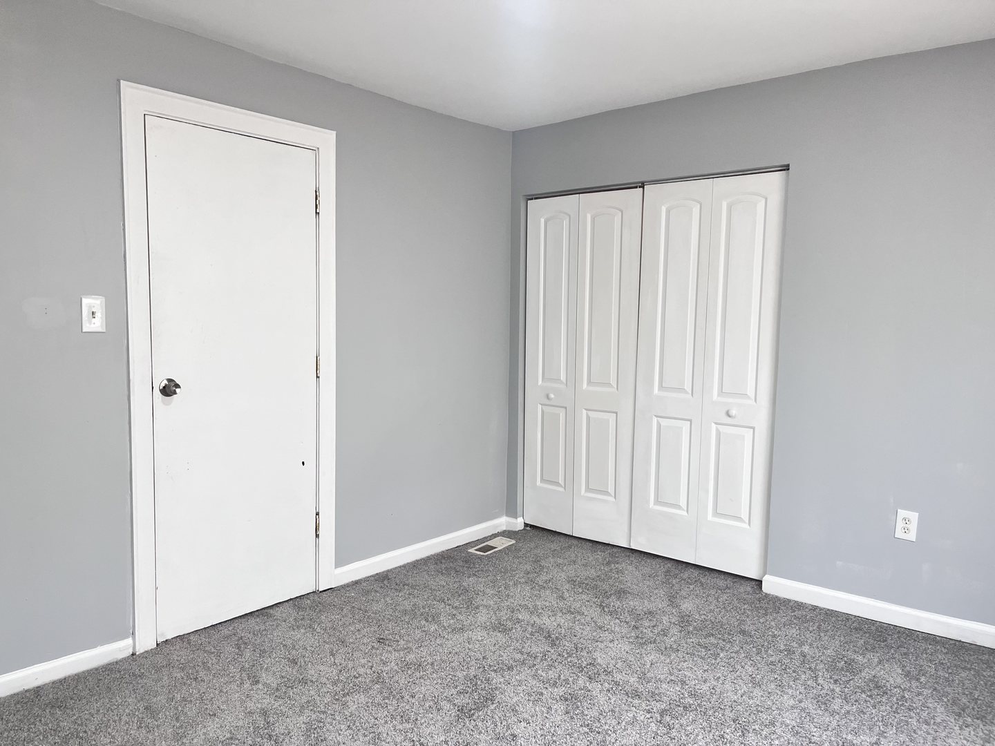 10739 South State Street Chicago, IL 60628 - Photo 8 of 14 a view of an empty room with closet area