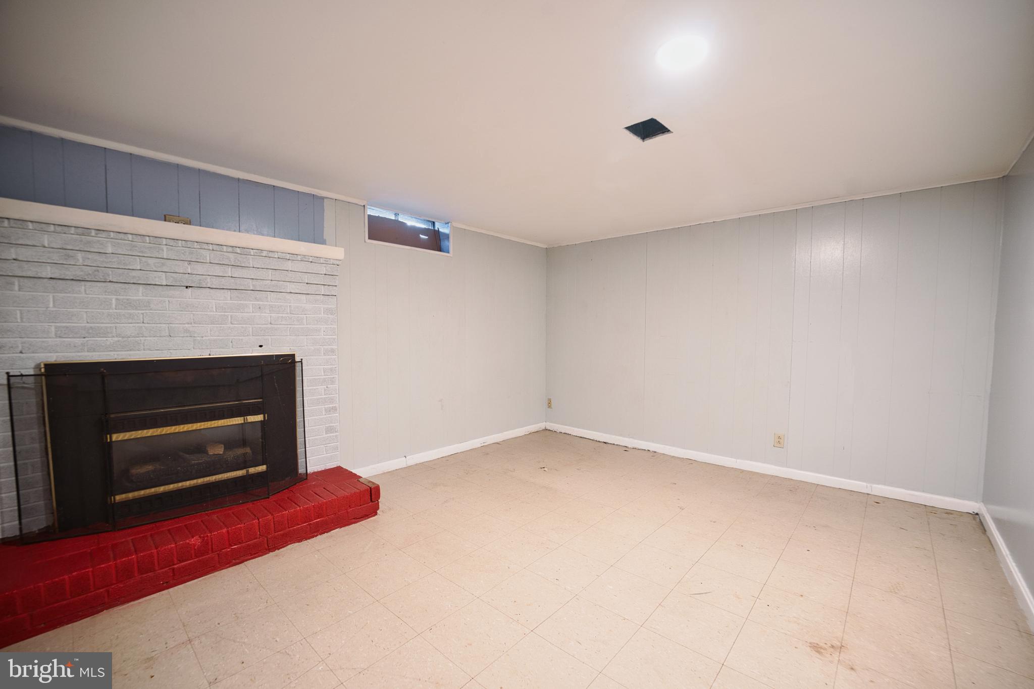 100 9th Avenue Baltimore, MD 21225 - Photo 34 of 38 an empty room with a fireplace