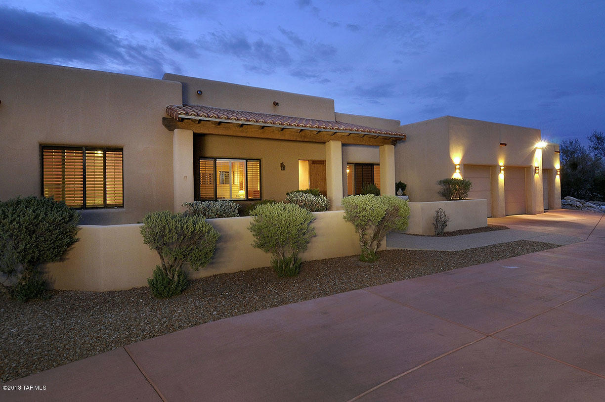 911 North Rancho Del Jefe Loop Tucson, AZ 85748 - Photo 2 of 28 Gallery Image 2