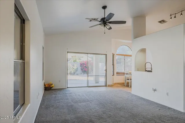 a view of empty room with a ceiling fan