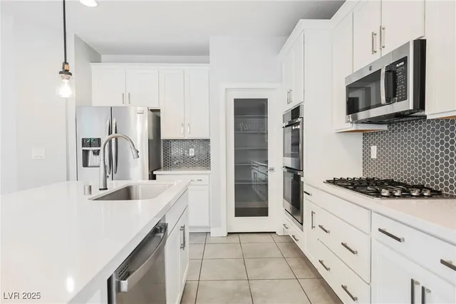 $3,300 | 27 Santo Mio Court, Henderson, NV 89011