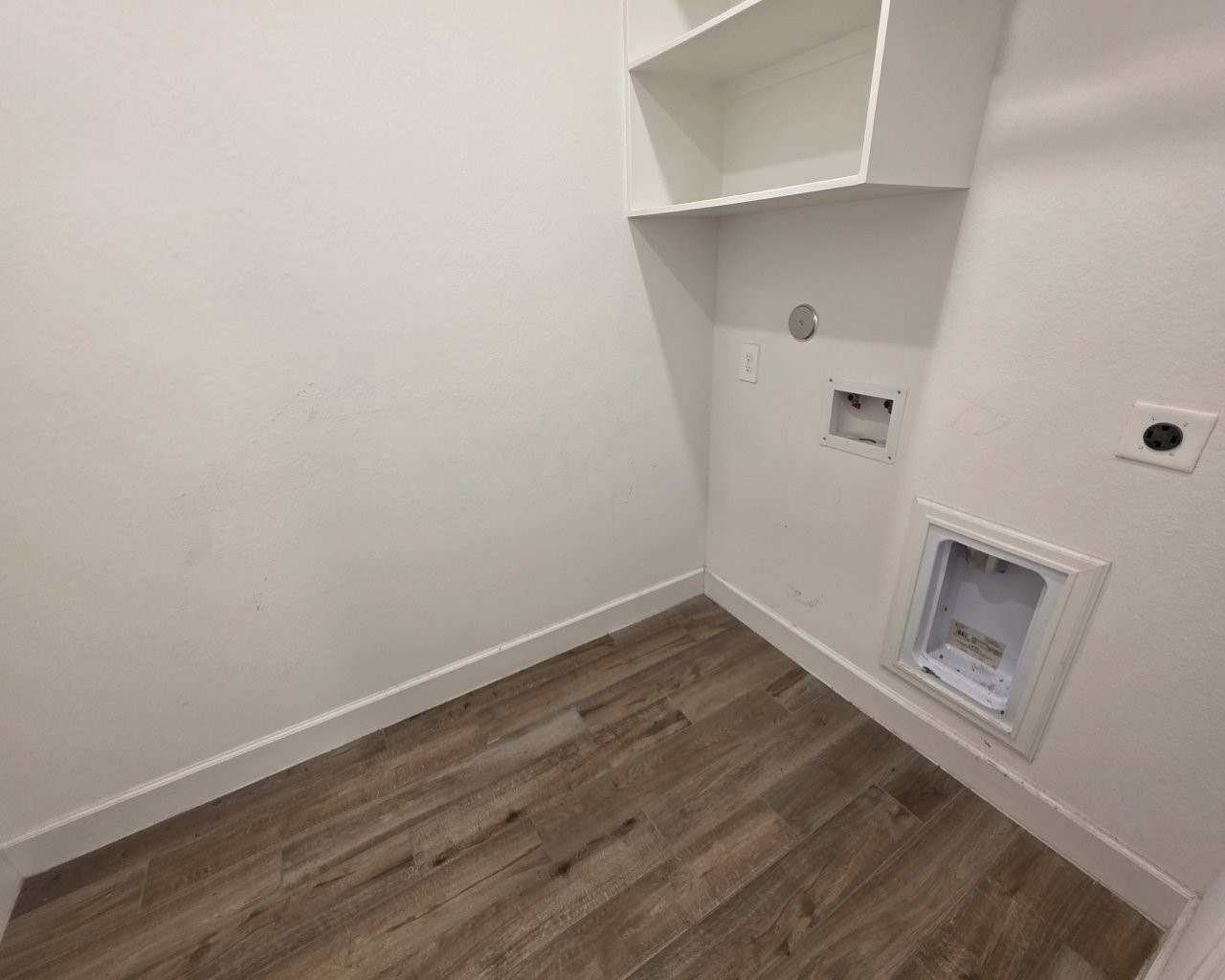 3015 Harbor Spring Way Manvel, TX 77578 - Photo 30 of 33 Utility room (1st floor)