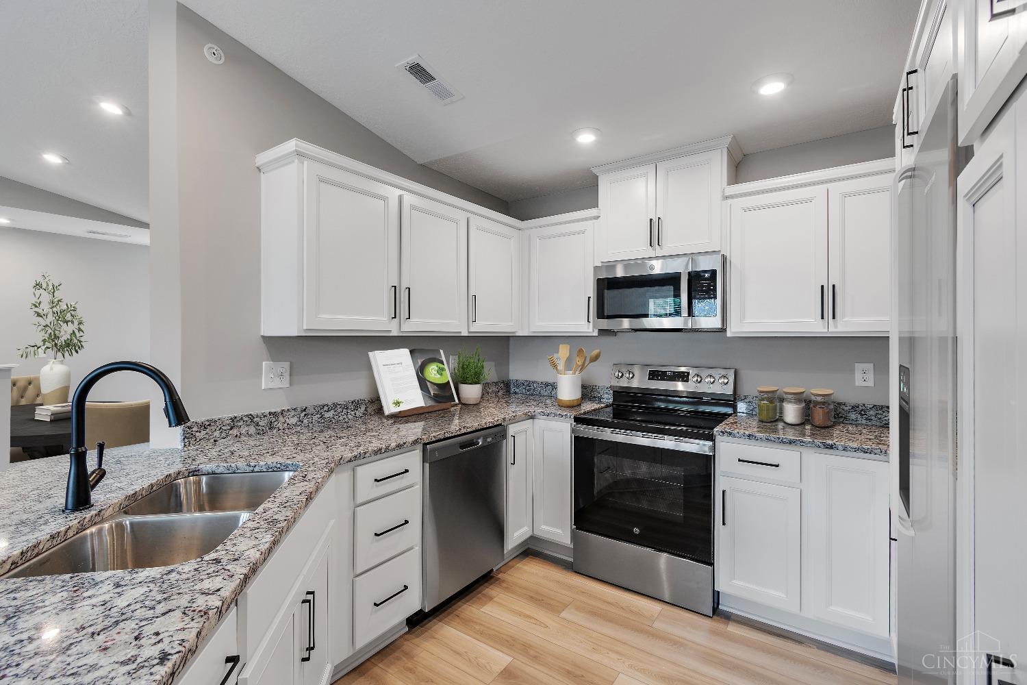 659 Tradition Ridge, Unit 79300 Cincinnati, OH 45245 - Photo 2 of 30 Gallery Image 2