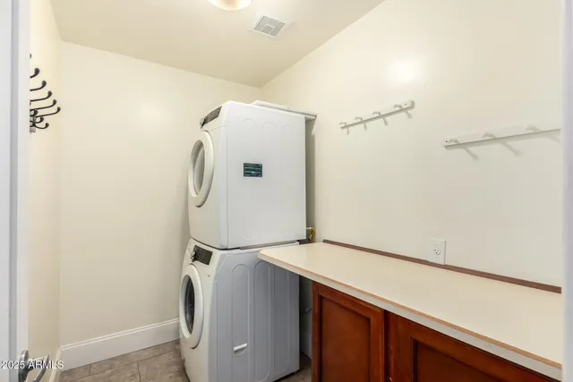 a view of a house with backyard and porch