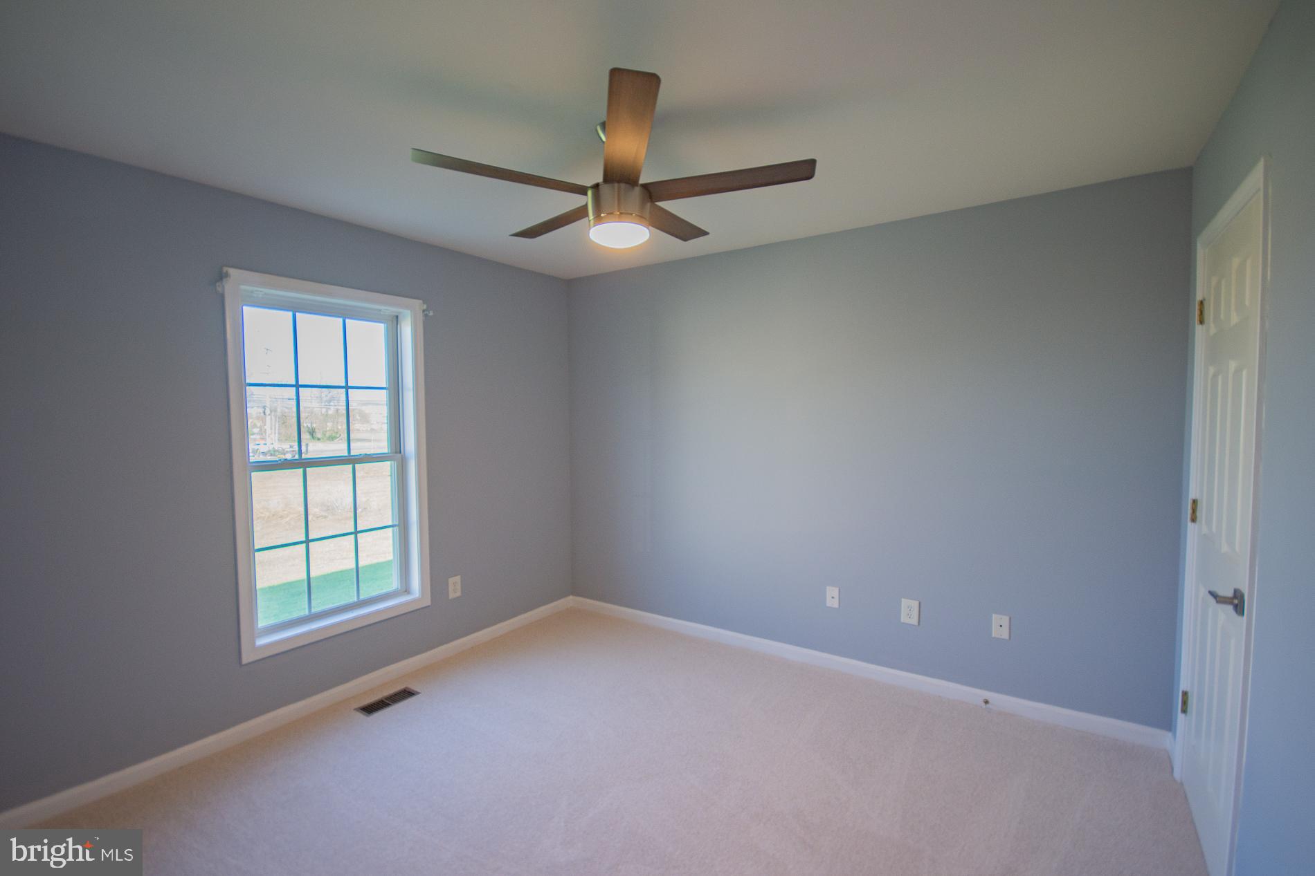 40 Stiles Way Ranson, WV 25438 - Photo 26 of 44 an empty room with windows and fan