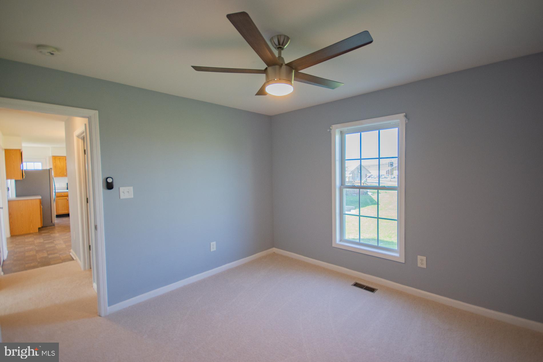 40 Stiles Way Ranson, WV 25438 - Photo 29 of 44 an empty room that has a window