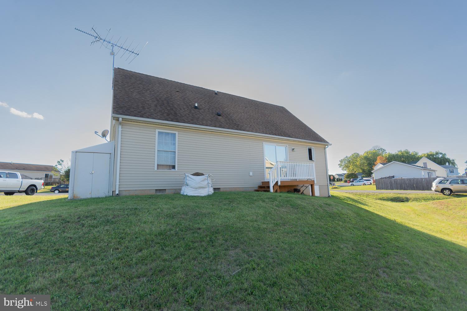 40 Stiles Way Ranson, WV 25438 - Photo 42 of 44 a big room with table and chairs