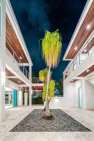 $6,999,999 | 9101 Southwest 69th Court, Pinecrest, FL 33156