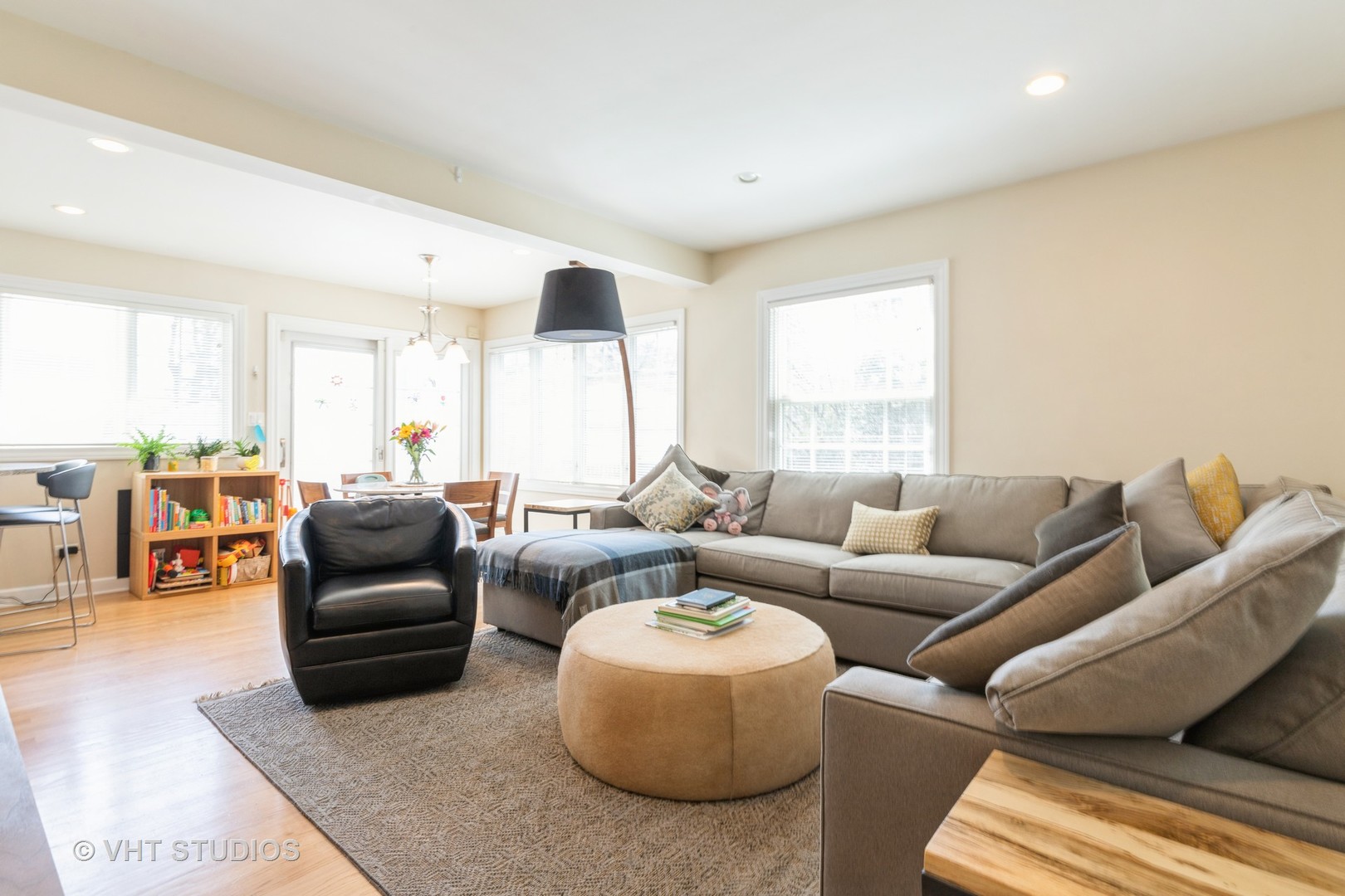 929 St James Place Park Ridge, IL 60068 - Photo 7 of 18