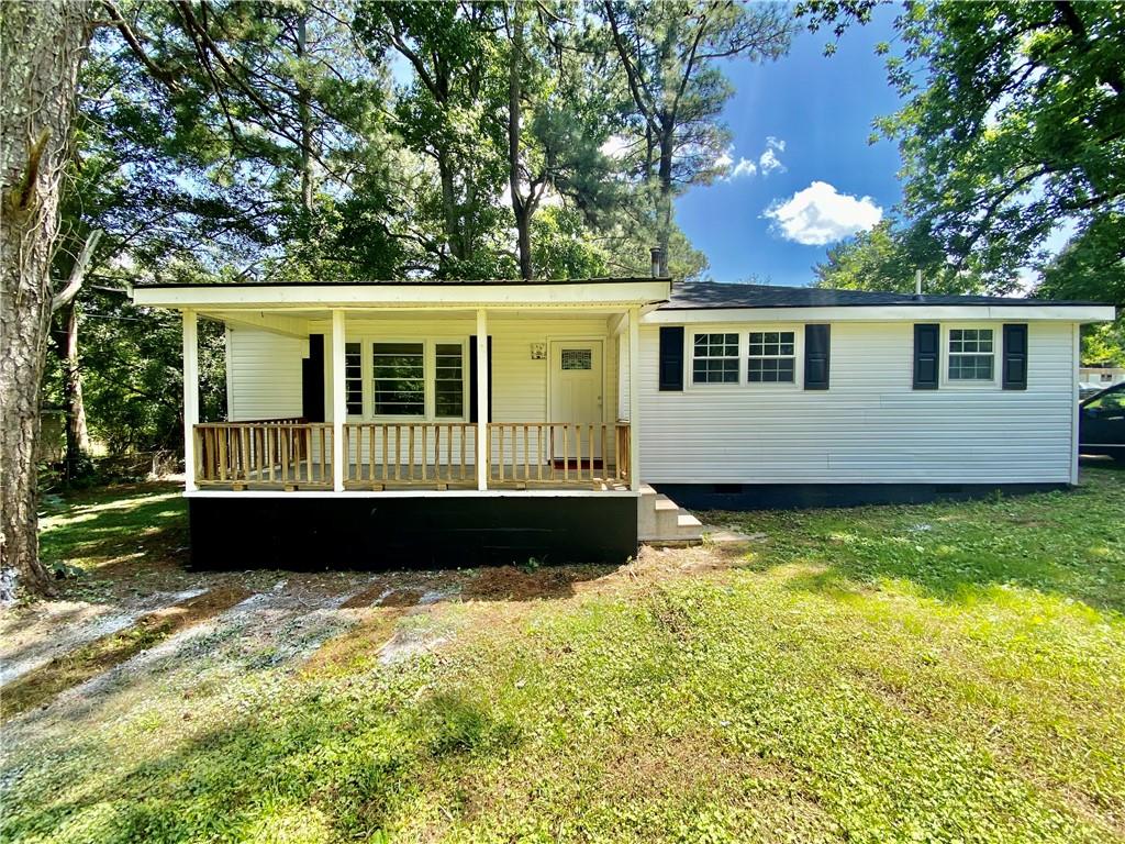 105 Weathington Road Southwest Rome, GA 30165 - Photo 1 of 1 a front view of a house with a yard