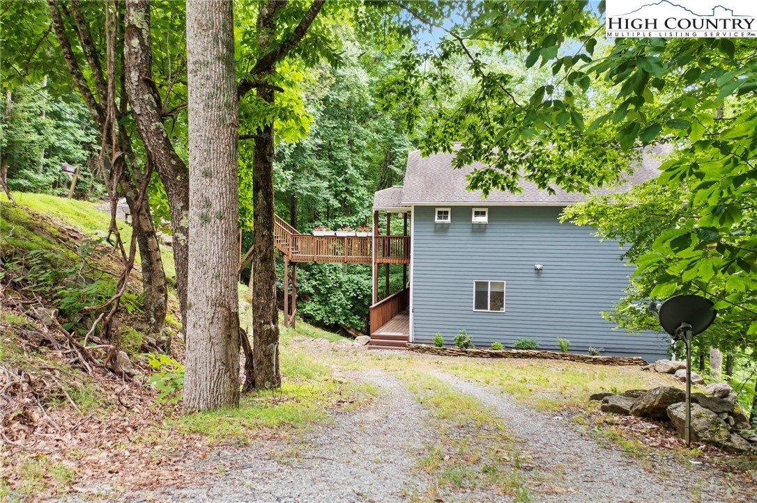 920-918 Pine Ridge Road Beech Mountain, NC 28604 - Photo 4 of 39 a front view of house with yard and trees