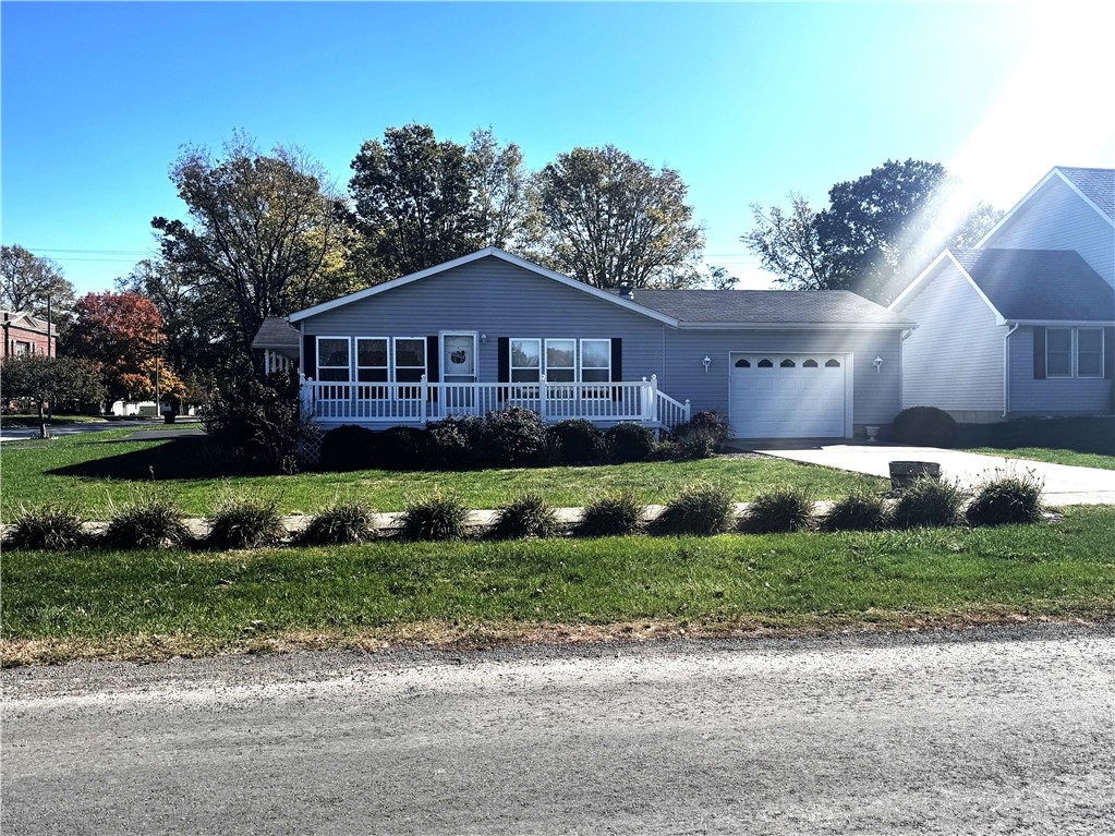 225 East North Street Assumption, IL 62510 - Photo 3 of 42