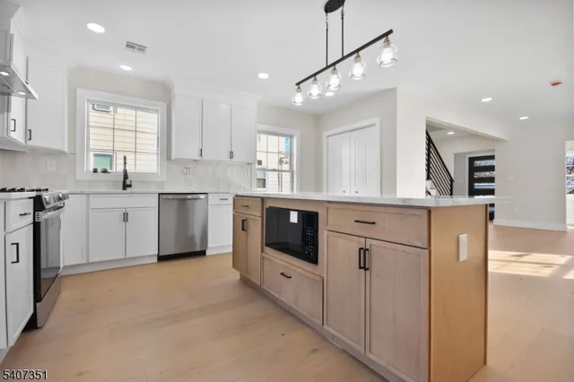 $879,000 | 715 Stuyvesant Avenue, Lyndhurst, NJ 07071