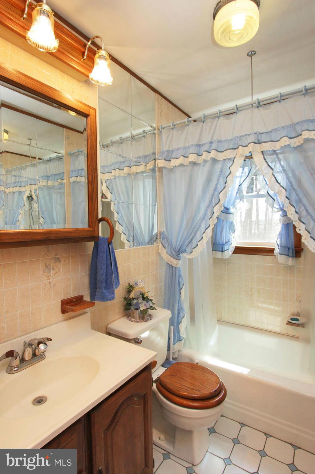 2040 Franklin Church Road Darlington, MD 21034 - Photo 16 of 30 Hall way full Bath